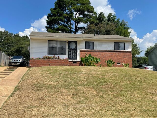 646 Western Park
