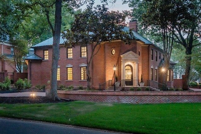 425 River Oaks
