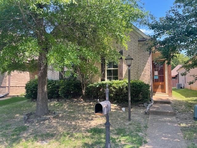 6916 Lagrange Pines