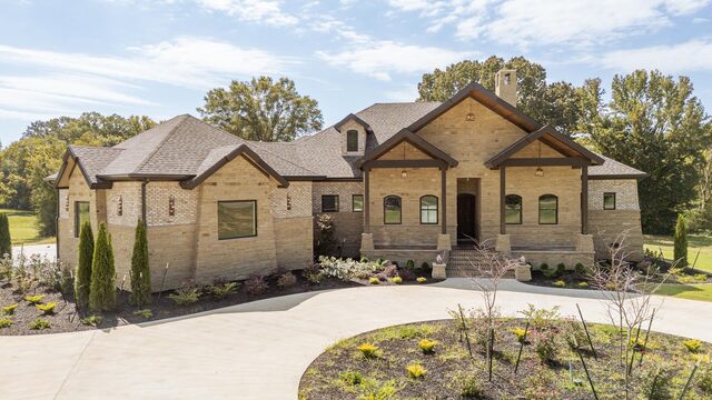 325 Wilkes Manor