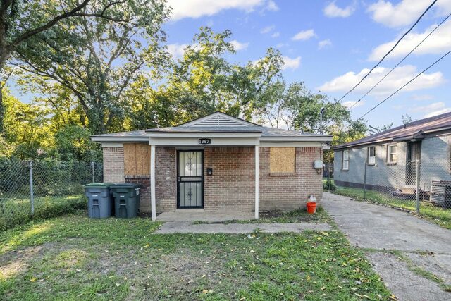 1367 Hyde Park
