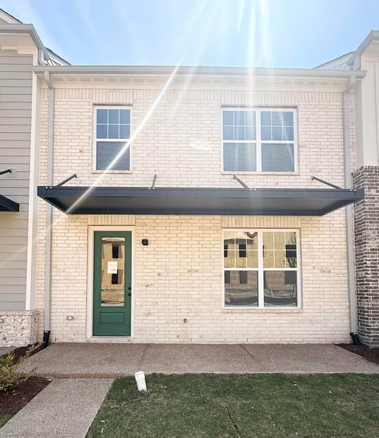 3058 Portage