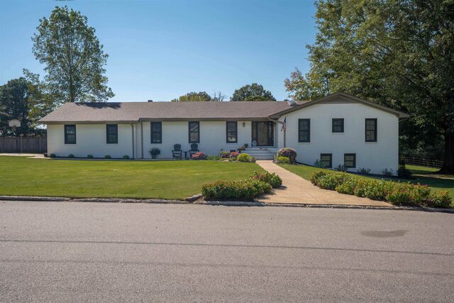 914 Pebble Springs