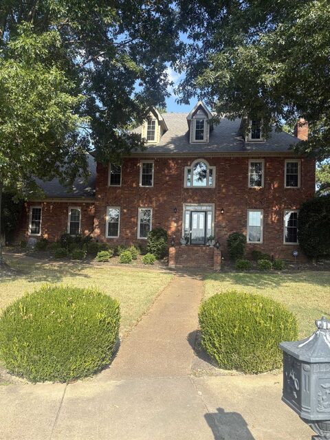 1196 Lake Pointe