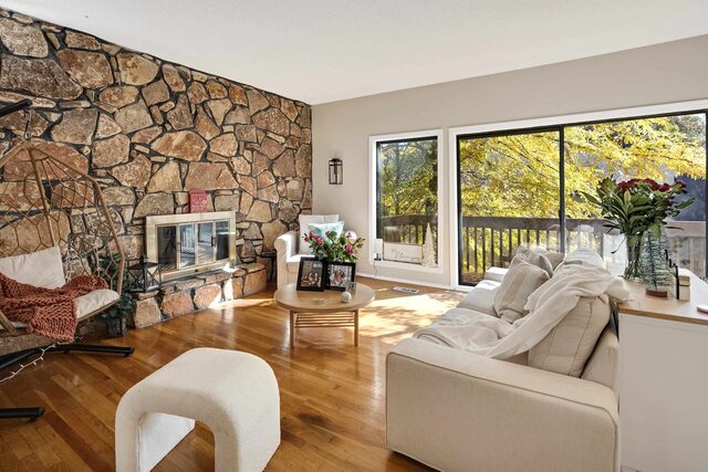 8405 Brownstone