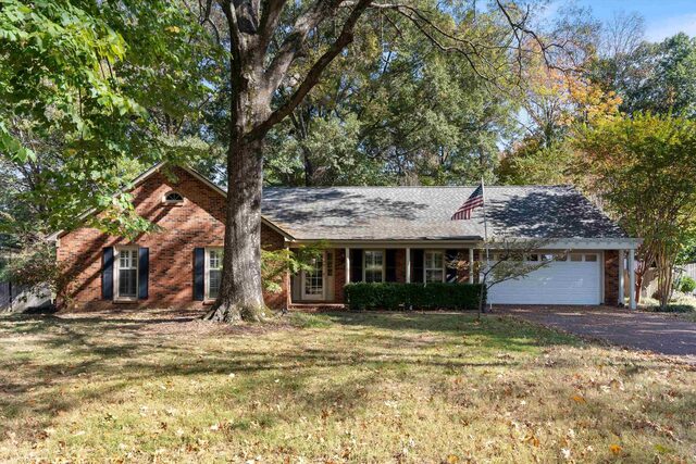 1528 Holly Hill