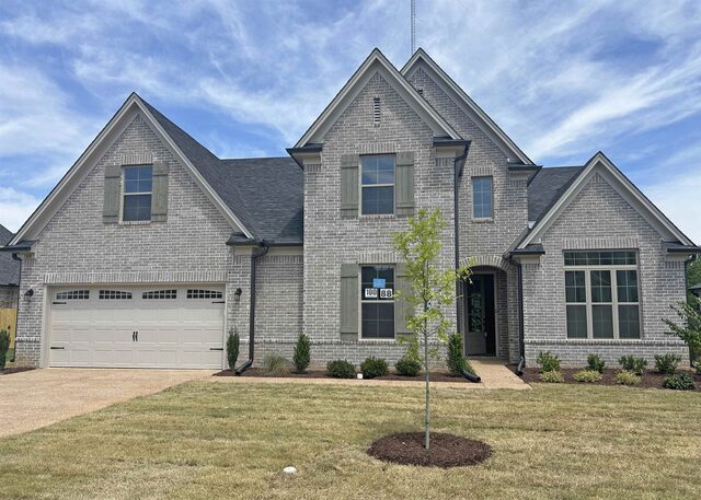 100 Laurel Wood