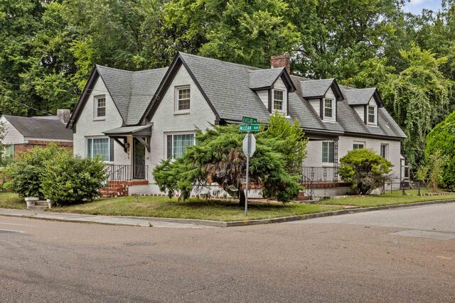 909 Mclean
