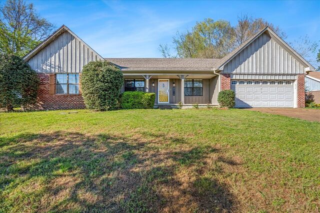 8518 Chimneyrock