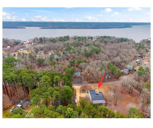 1200 Holiday Hills