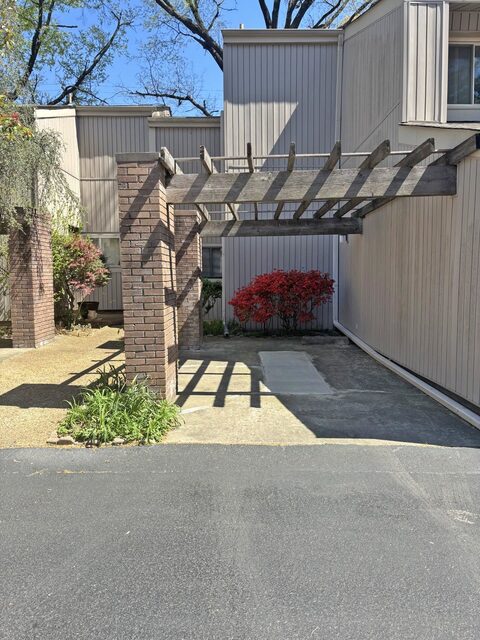 826 Thistledown