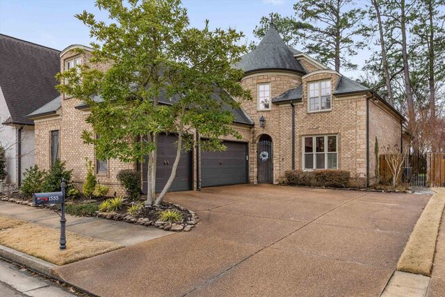 1555 Lawton