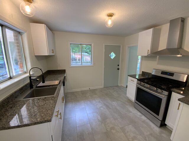 2729 Woodlawn