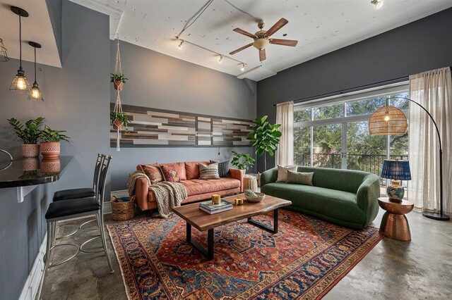 648 Riverside