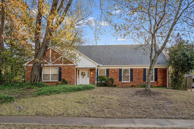 130 Greenbriar