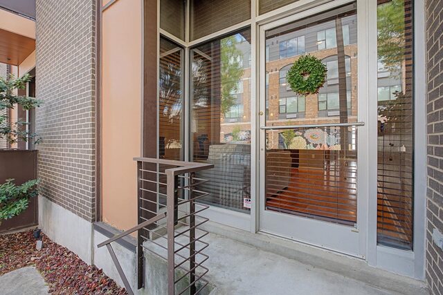 437 Monroe