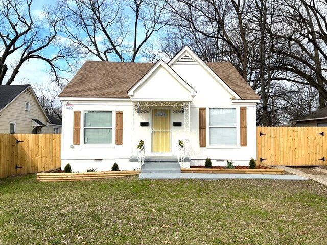 2428 Lamar