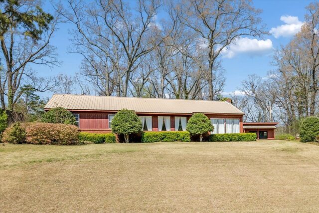 560 Woodland Heights