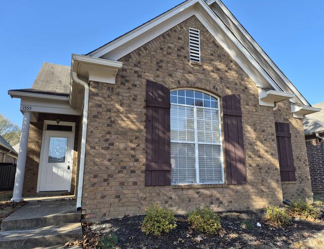 1555 Wynne Grove
