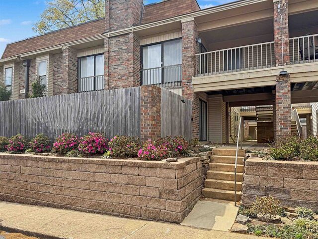 6592 Poplar Woods