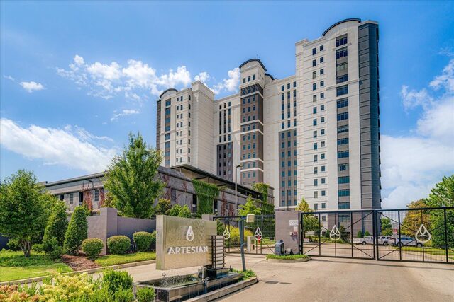 717 Riverside