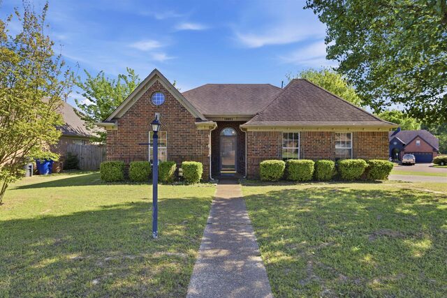 10023 Woodland Grove