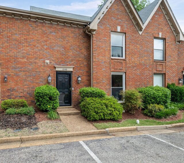 1040 Park Court