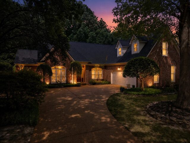 2142 Lake Page