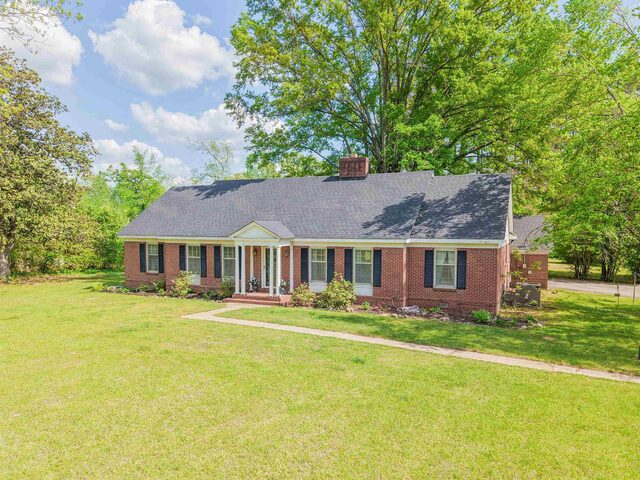 979 East Poplar