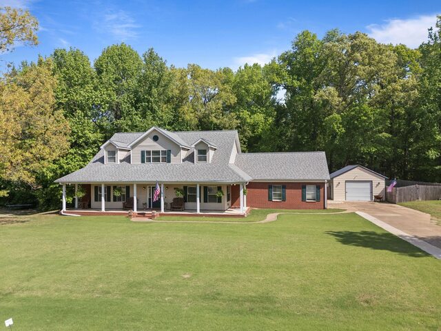 3450 Woodland Trace
