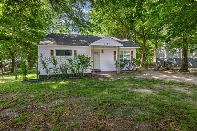 2147 Clifton