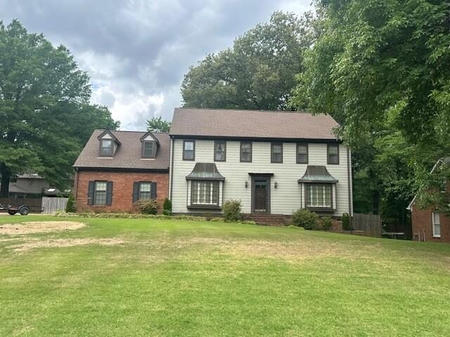 1915 Hidden Oaks