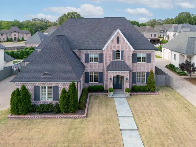 9016 Winston Woods