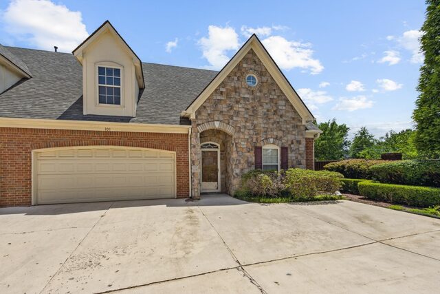 1595 Dexter Grove