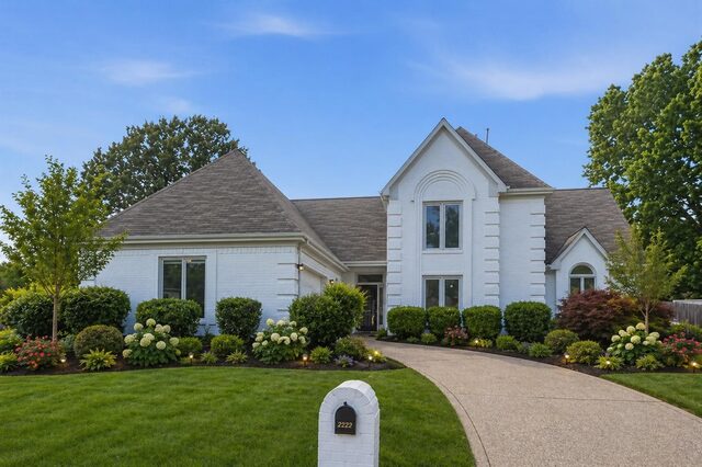 4275 Old Forest