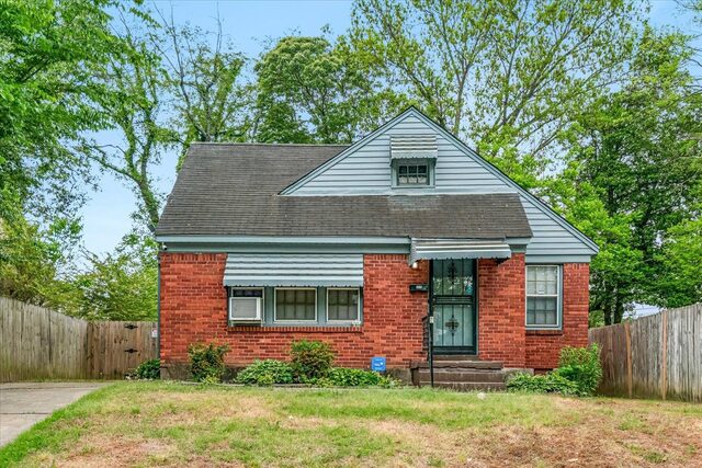 2415 Lamar