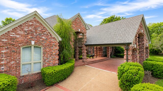 2745 Forest Hill-Irene