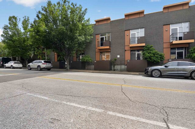 437 Monroe