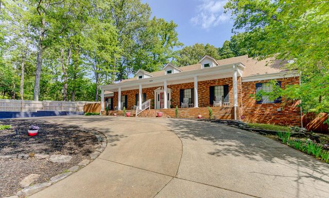 3894 Lakewood