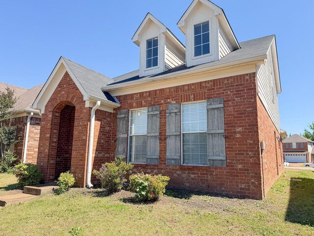 9085 Chimneyrock