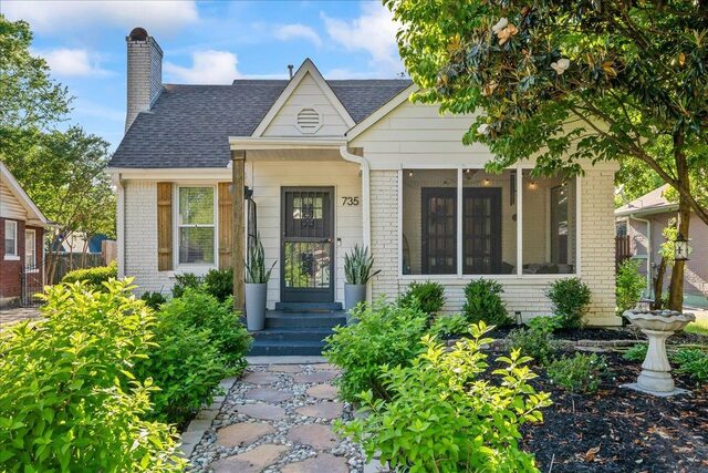 735 Dickinson