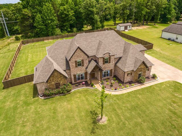 5996 Center Hill
