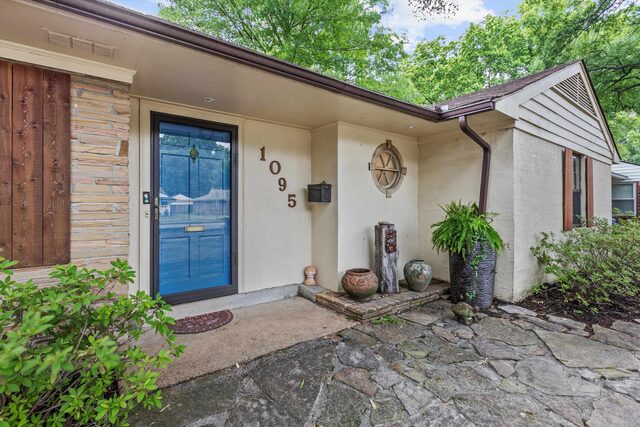 1095 Perkins
