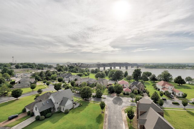 717 Riverside