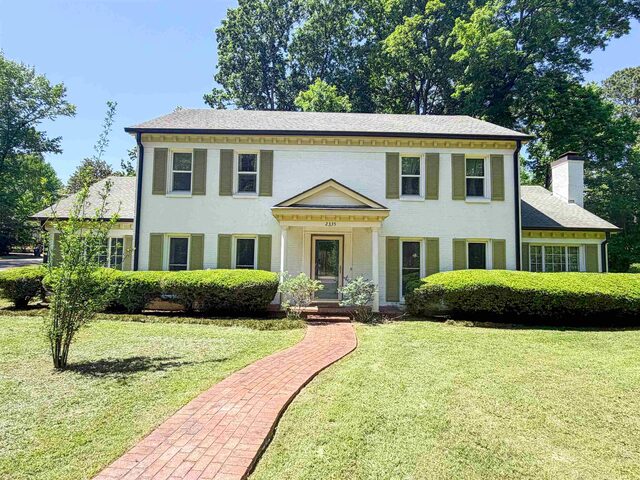 2335 Hickory Crest