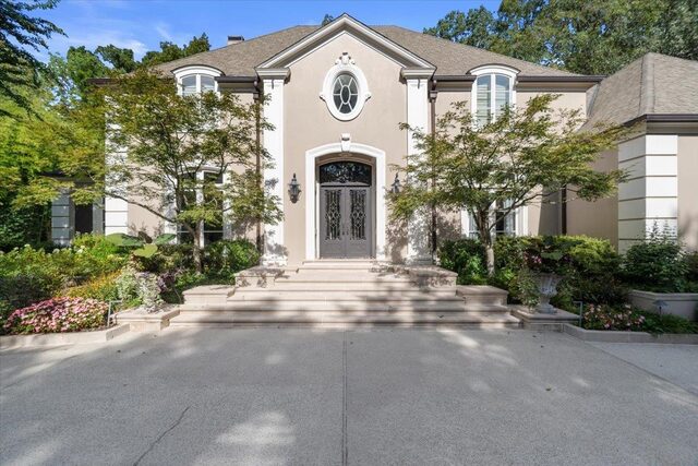 409 River Oaks