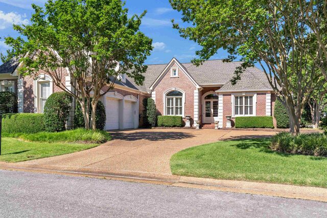 3245 Avenel