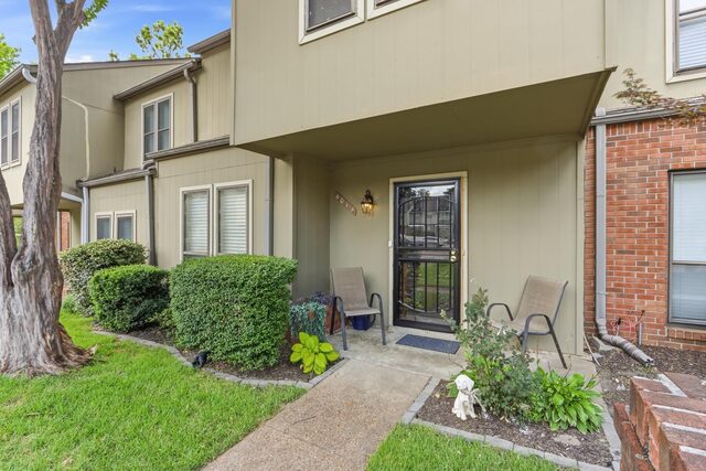 4014 Graham Oaks