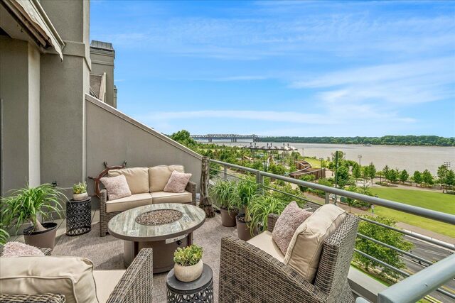 383 Chickasaw Bluff