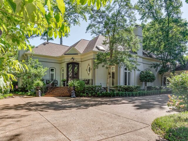 408 River Oaks